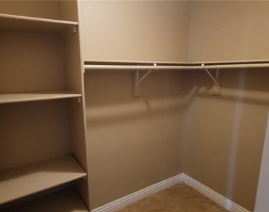 305 N 10th Street - Photo Thumbnail 5