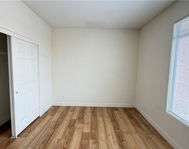 7423 Hawk Shadow Avenue - Photo Thumbnail 9