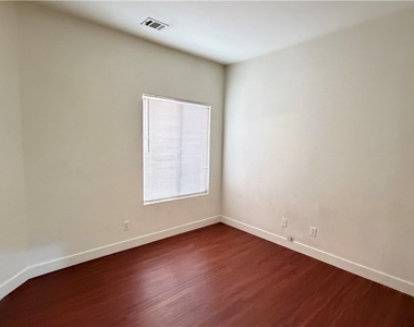 7423 Hawk Shadow Avenue - Photo Thumbnail 4