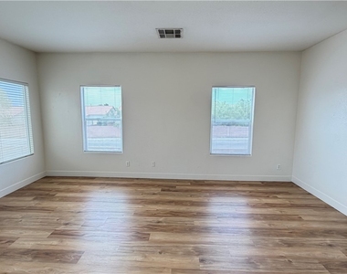 7423 Hawk Shadow Avenue - Photo Thumbnail 6