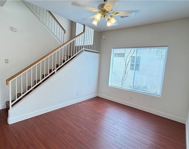 7423 Hawk Shadow Avenue - Photo Thumbnail 3