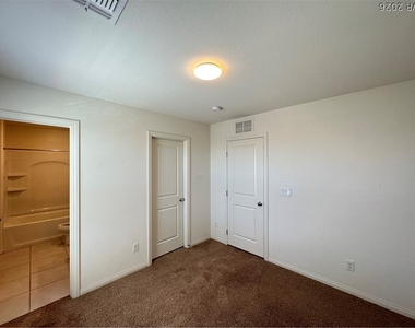 5953 Bruselas Street - Photo Thumbnail 14