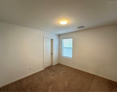5953 Bruselas Street - Photo Thumbnail 19