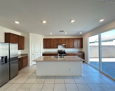 5953 Bruselas Street - Photo Thumbnail 4