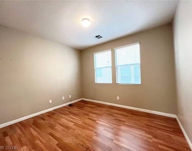 574 Redruth Drive - Photo Thumbnail 9