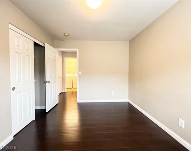 574 Redruth Drive - Photo Thumbnail 24
