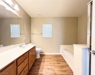 574 Redruth Drive - Photo Thumbnail 16