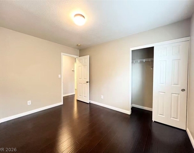 574 Redruth Drive - Photo Thumbnail 21