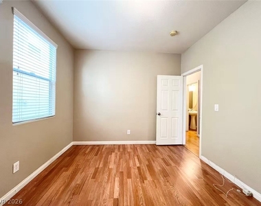 574 Redruth Drive - Photo Thumbnail 10