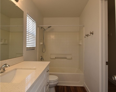 4706 Checker Way - Photo Thumbnail 17