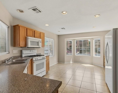 10404 Dark Sands Avenue - Photo Thumbnail 4