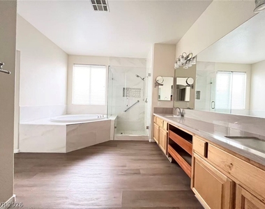 240 Whitly Bay Avenue - Photo Thumbnail 12