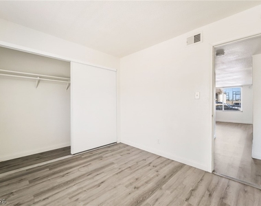 5303 Del Gado Drive - Photo Thumbnail 14
