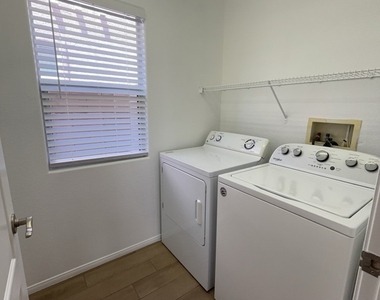 9237 Harbor Stream Avenue - Photo Thumbnail 10