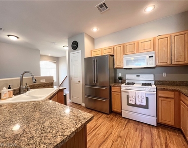 3555 Meridale Drive - Photo Thumbnail 5