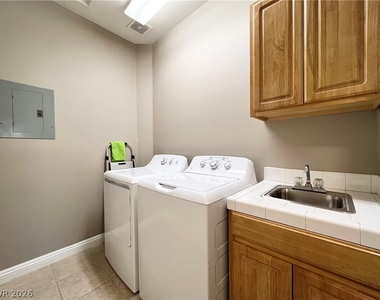 3555 Meridale Drive - Photo Thumbnail 16