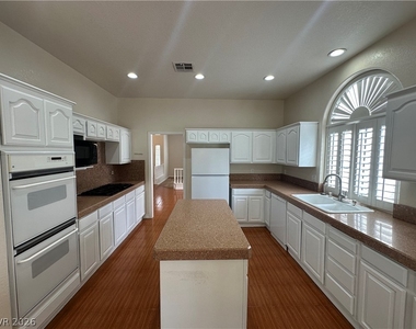 2109 Cedar Hills Street - Photo Thumbnail 9