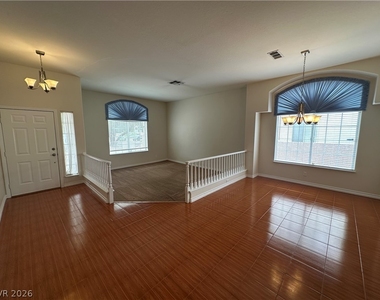 2109 Cedar Hills Street - Photo Thumbnail 2