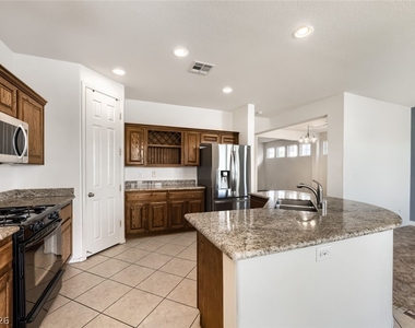3412 Osiana Avenue - Photo Thumbnail 6