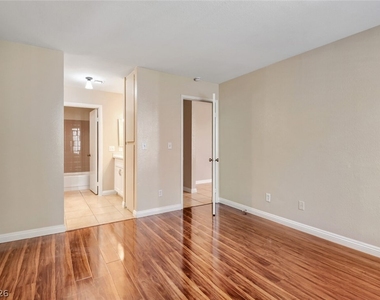 4860 Nara Vista Way - Photo Thumbnail 15