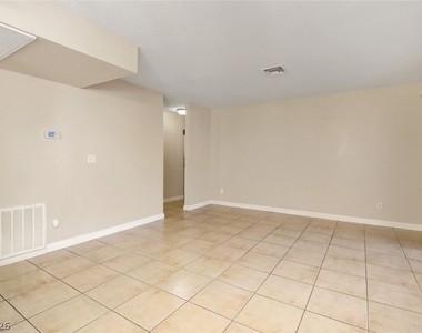 4860 Nara Vista Way - Photo Thumbnail 4