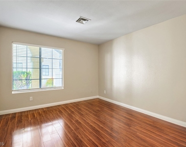 4860 Nara Vista Way - Photo Thumbnail 14