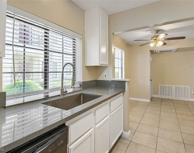 4860 Nara Vista Way - Photo Thumbnail 11