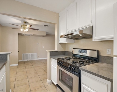 4860 Nara Vista Way - Photo Thumbnail 10