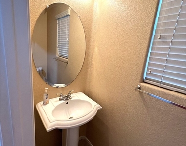 7366 Lagoon Blue Street - Photo Thumbnail 13