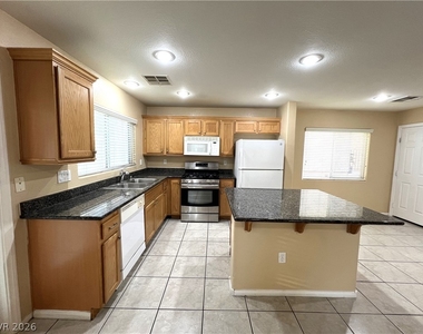 7366 Lagoon Blue Street - Photo Thumbnail 8