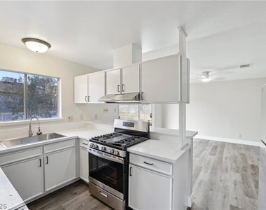 204 Breeze Street - Photo Thumbnail 5