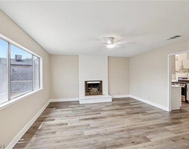 204 Breeze Street - Photo Thumbnail 9