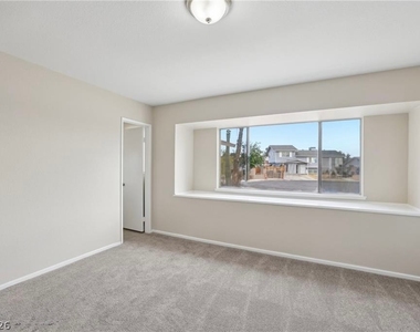 204 Breeze Street - Photo Thumbnail 14