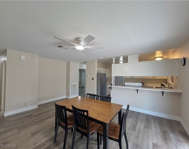 204 Breeze Street - Photo Thumbnail 16