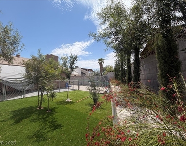 204 Breeze Street - Photo Thumbnail 4