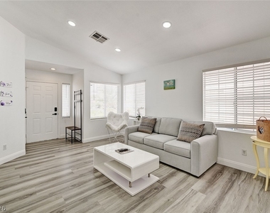 8127 Chambersberg Street - Photo Thumbnail 3