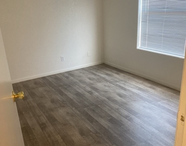 5271 Lindell Road - Photo Thumbnail 7