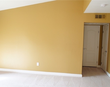 5055 W Hacienda Avenue - Photo Thumbnail 6