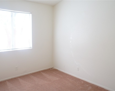 2705 Cheshire Court - Photo Thumbnail 12