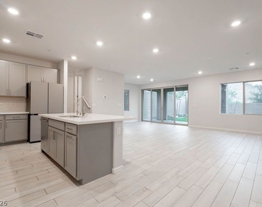 11620 Desert Hollow Avenue - Photo Thumbnail 3