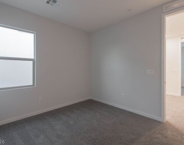 11620 Desert Hollow Avenue - Photo Thumbnail 17