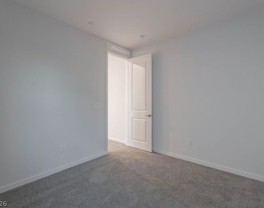 11620 Desert Hollow Avenue - Photo Thumbnail 18