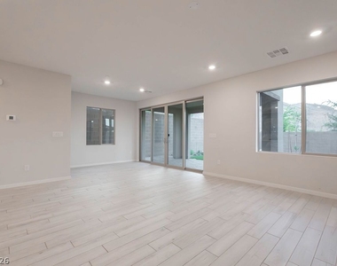 11620 Desert Hollow Avenue - Photo Thumbnail 8