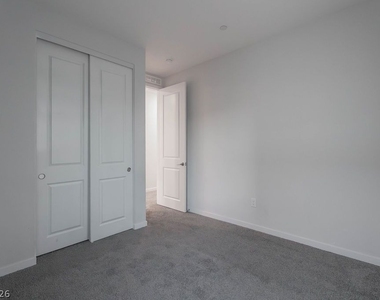 11620 Desert Hollow Avenue - Photo Thumbnail 30