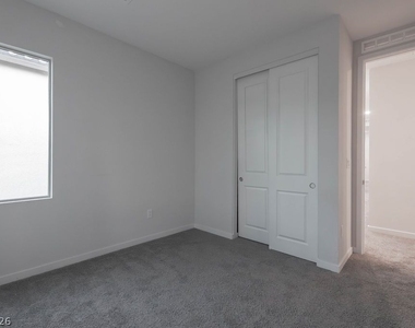 11620 Desert Hollow Avenue - Photo Thumbnail 29