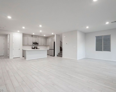 11620 Desert Hollow Avenue - Photo Thumbnail 9