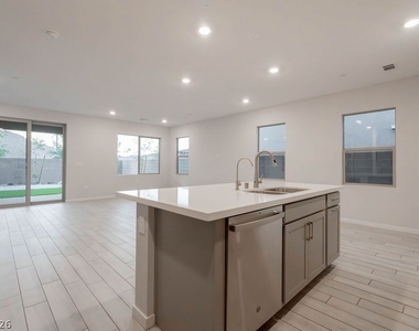 11620 Desert Hollow Avenue - Photo Thumbnail 4