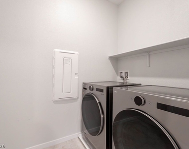 11620 Desert Hollow Avenue - Photo Thumbnail 31