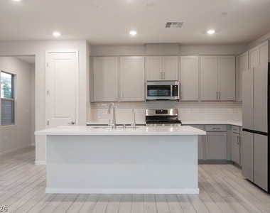 11620 Desert Hollow Avenue - Photo Thumbnail 7