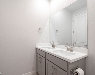 11620 Desert Hollow Avenue - Photo Thumbnail 23